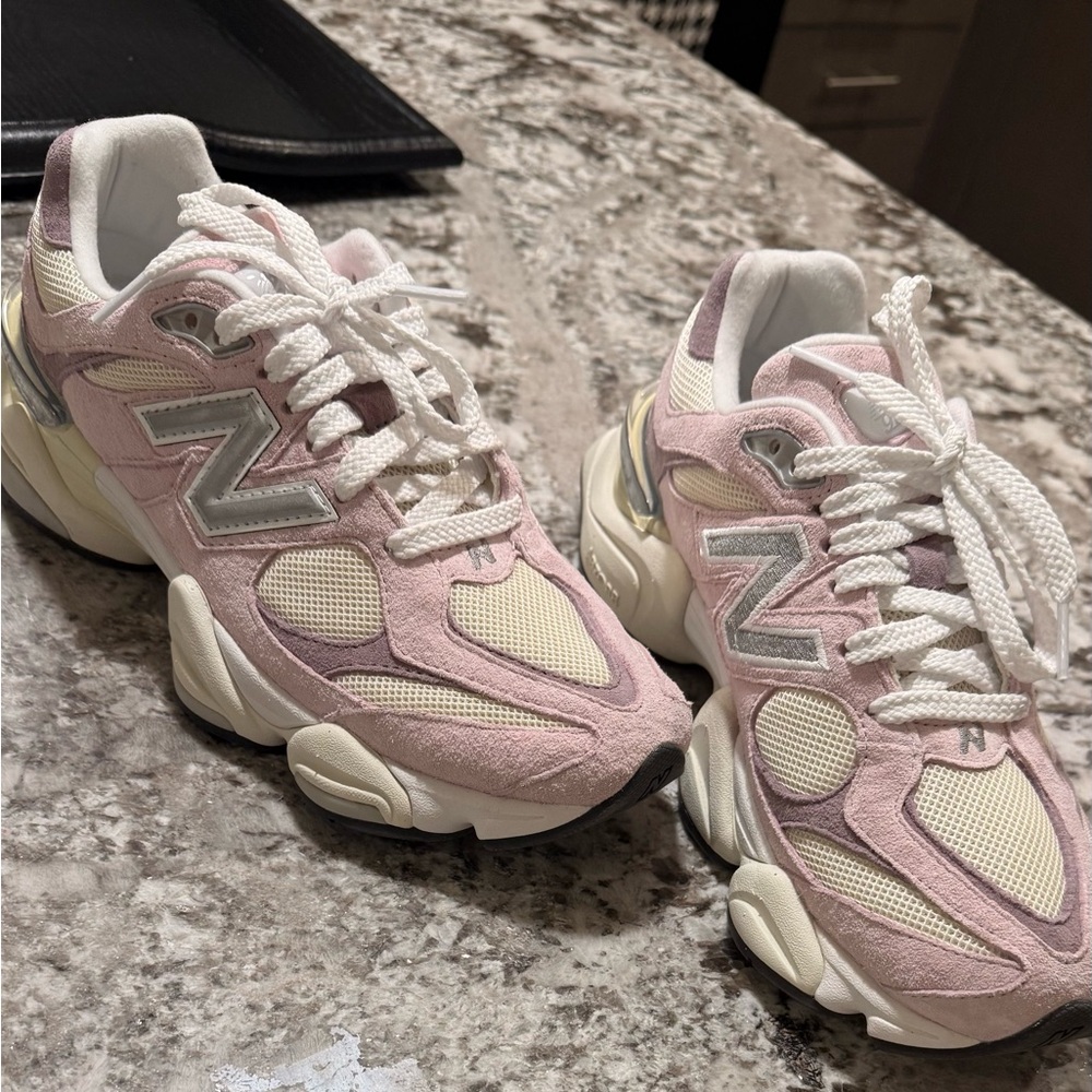 New Balance 9060 7.5 Men’s 9 Womens shoes NWOT